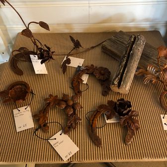 Decorative rusted metal items by Stina Wallin, Norrträgårdens Design. 